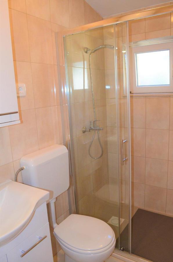 Apartman Romana โตรกีร์ ภายนอก รูปภาพ
